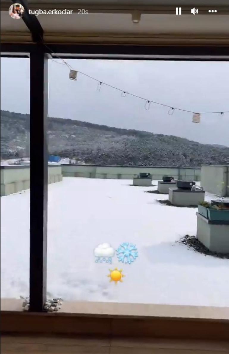 Ünlülerden kar manzaraları... Berfu Yenenler: Evde mahsur kaldığımız günlerdeyiz