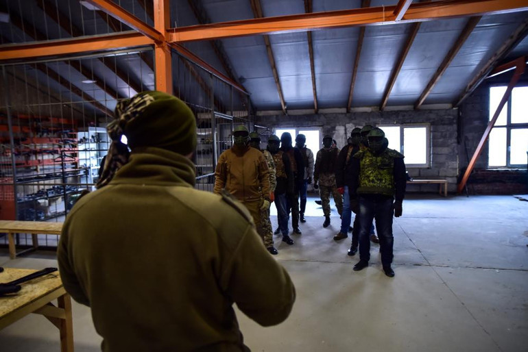 Ukrayna’da cepheye gidecek sivillere askeri eğitim veriliyor