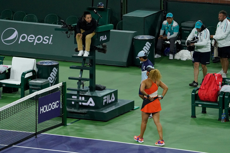 Naomi Osaka kortta gözyaşlarına boğuldu Seyirci Berbatsın diye bağırınca...