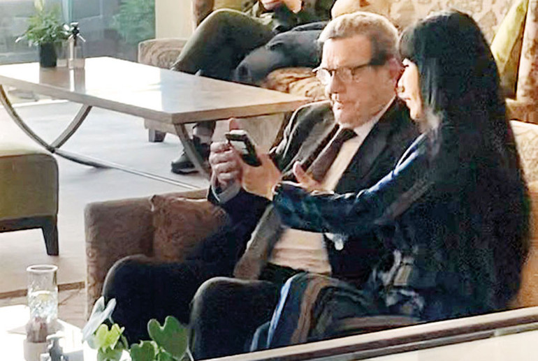 Almanya’nın elini kolunu Schröder mi bağladı