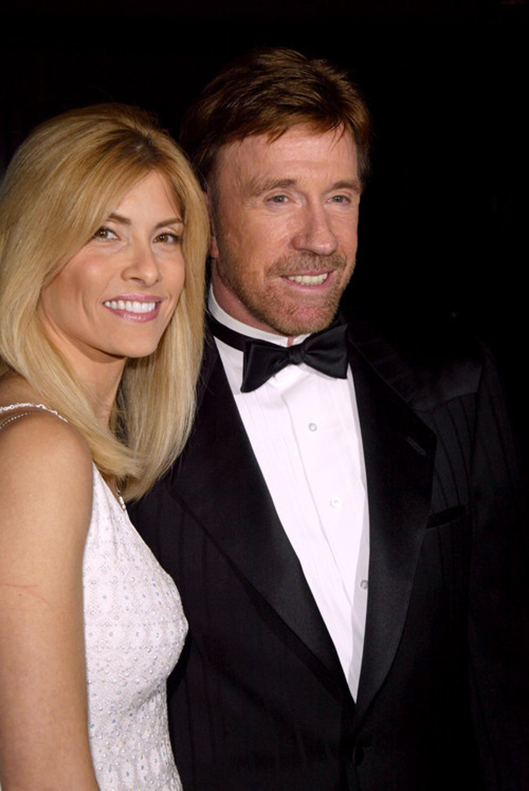 Chuck Norris, hasta karısına bakmak için kariyerini bırakmıştı: Şimdi çiftlikte yaşayıp su satıyorlar