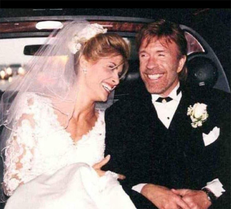 Chuck Norris, hasta karısına bakmak için kariyerini bırakmıştı: Şimdi çiftlikte yaşayıp su satıyorlar