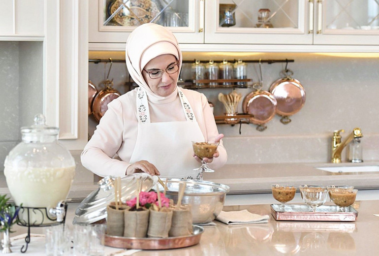 Leblebi helvası ekrana çıktı... Yunanistan’la tatlı gündeme devam