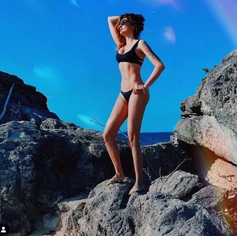 Ünlü oyuncudan 53 yaş pozu... Ben neden yaşlanmıyorum