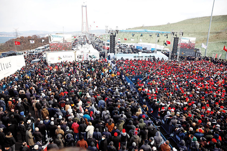 İki kıta 6. kez bağlandı Çanakkale’ye Zafer Gerdanlığı