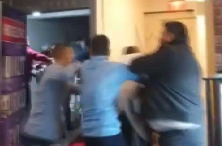 Ataşehirde türkü evinde istek şarkı kavgası