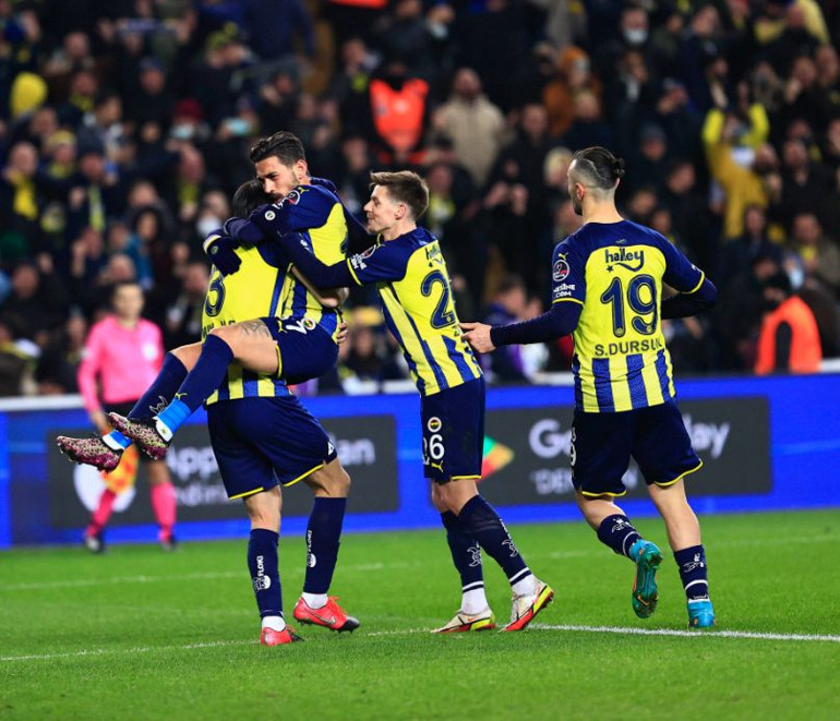 Son Dakika: Fenerbahçe ve Süper Ligde İsmail Kartal fırtınası Göreve geldikten sonra oluşan puan tablosu olay oldu... Yeni hoca aranıyor ama...