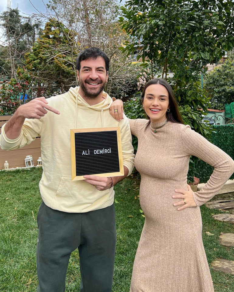 Hande Soral ve İsmail Demirci bebeklerinin adını açıkladı