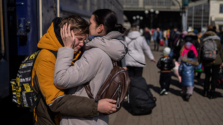 4 ŞEHİR 4 KADIN | Yerle bir olan kentlerden sağ kurtulan kadınların hikâyeleri...