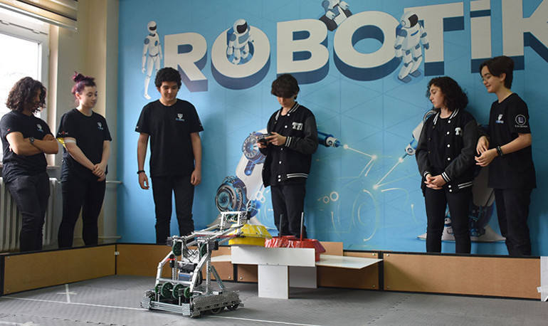 Robot Naci de ABD yolcusu