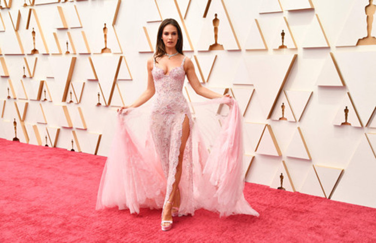 Oscar eski günlerine döndü: Kırmızı halıda şıklık yarışı