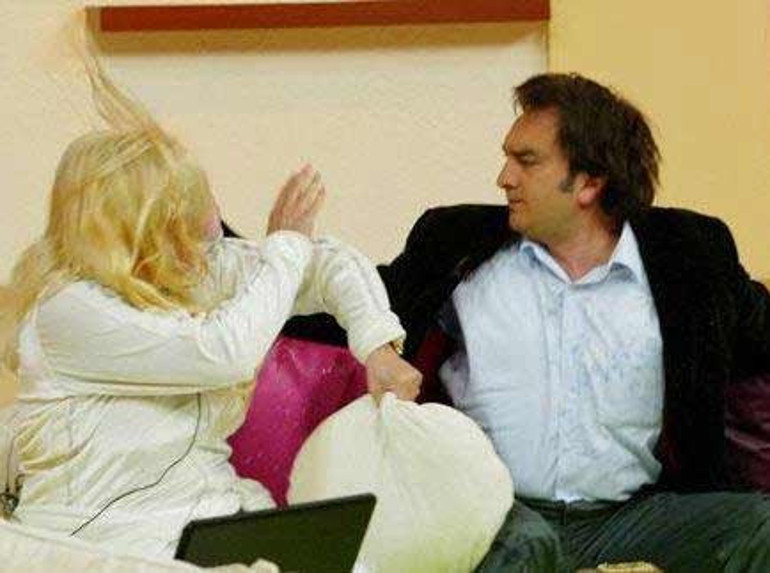 Ünlü manken Sema Şimşekin zor anları.. Bir anda yere kapaklandı