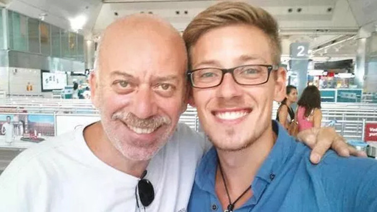 Ünlü oyuncudan  17 günlük oğlu ile ilk poz