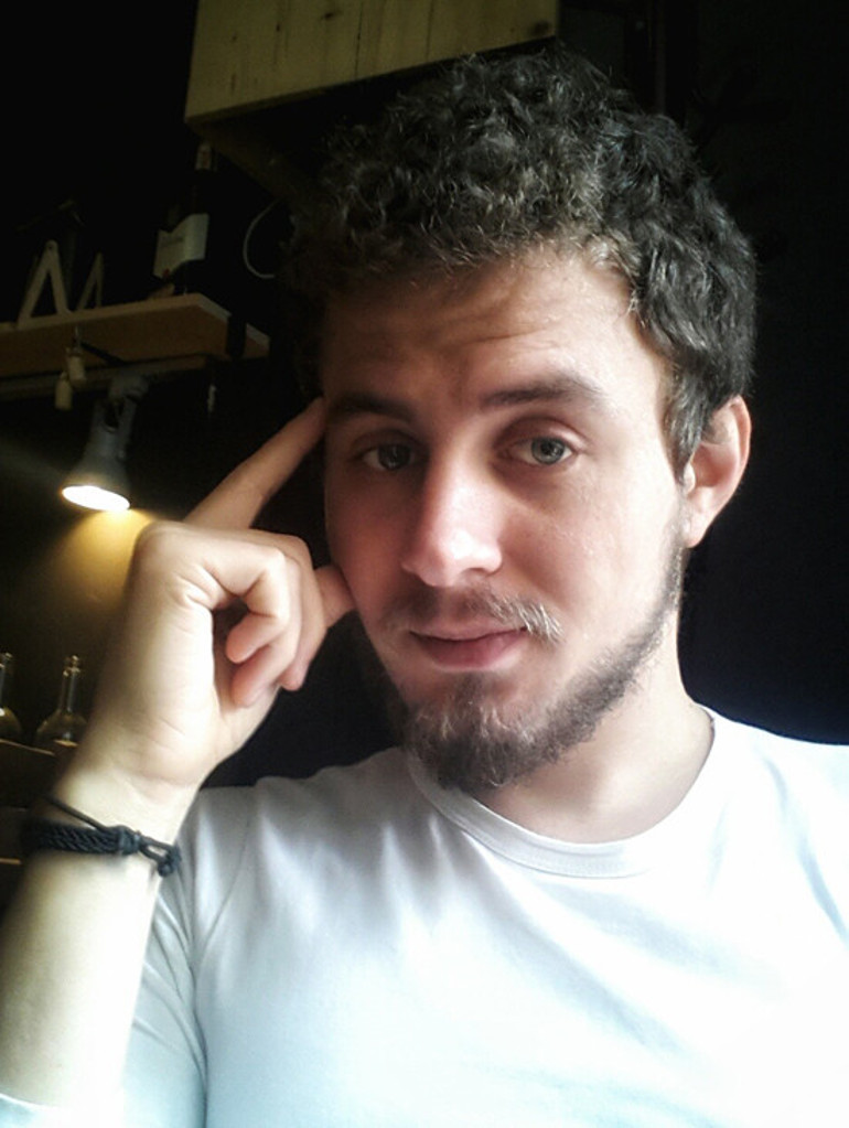 Tiyatro ve dizi oyuncusu Erkan Kaledibi, evinde ölü bulundu