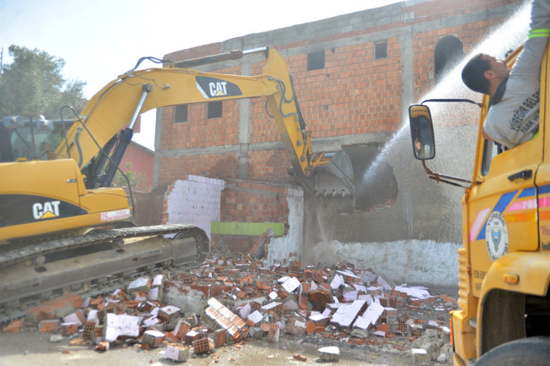 Adanada Cono Aşiretinin yaşadığı mahallede yıkım
