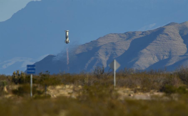 Son dakika: Blue Origin uzay yolunda 6 kişiyi taşıyan roket uzaya fırlatıldı...