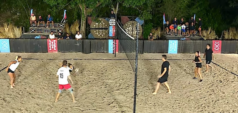 Nisa ve Yağmur birbirine girdi Sen önce insan ol