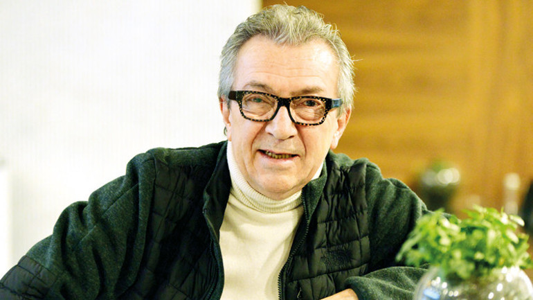 Osman Sınav ‘Üç-dört zamanda hikâye anlatmak çok kışkırtıcı geliyor’