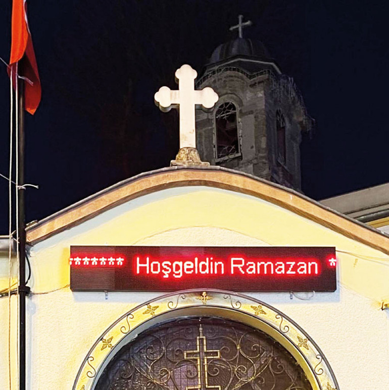 Tırtık siyaseti tutmaz