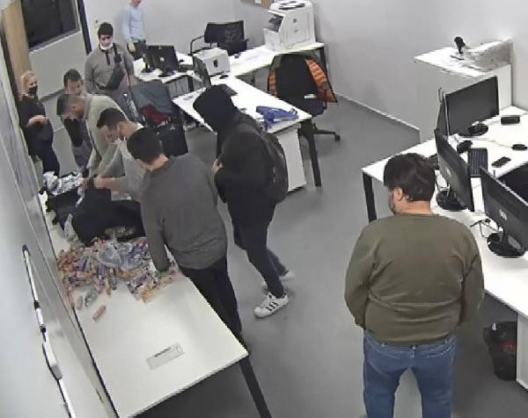 İstanbul Havalimanında kaçak elektronik cihaz operasyonu