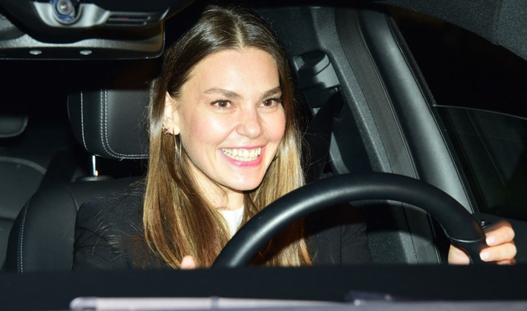 Aslı Enver sevgilisinin annesiyle yemekte buluştu