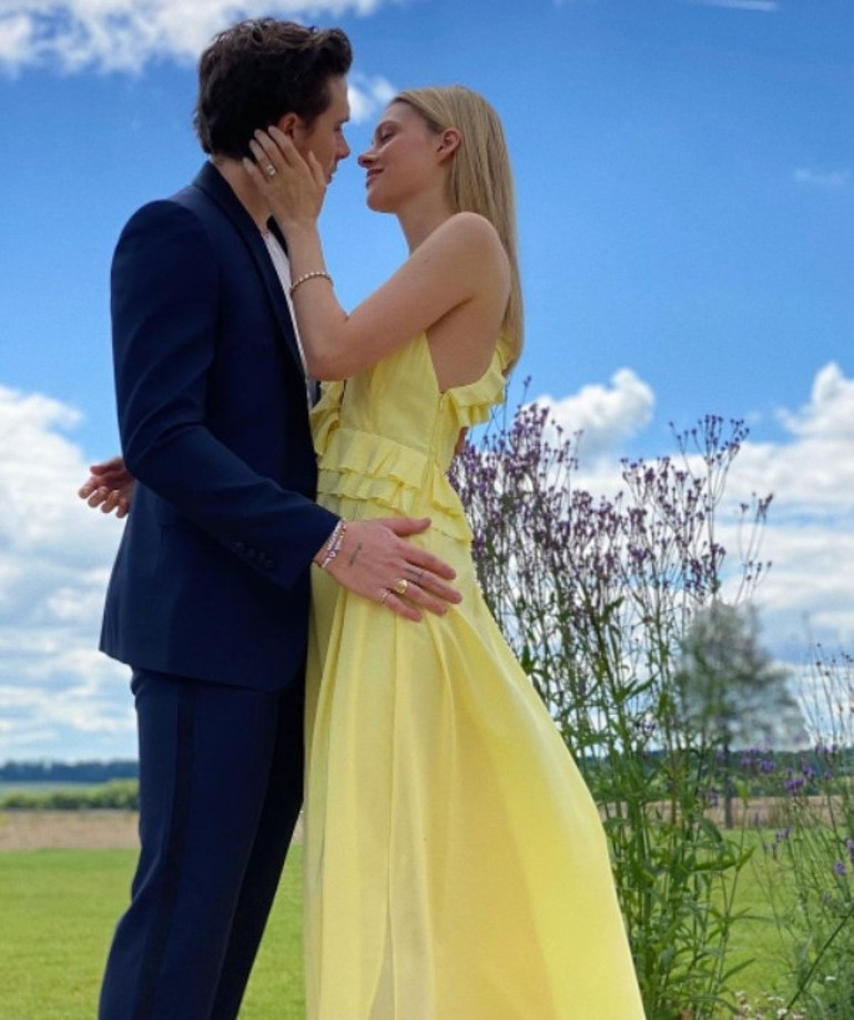 David ve Victoria Beckhamın oğlu Brooklyn Beckham sevgilisi Nicola Anne Peltz ile evlendi