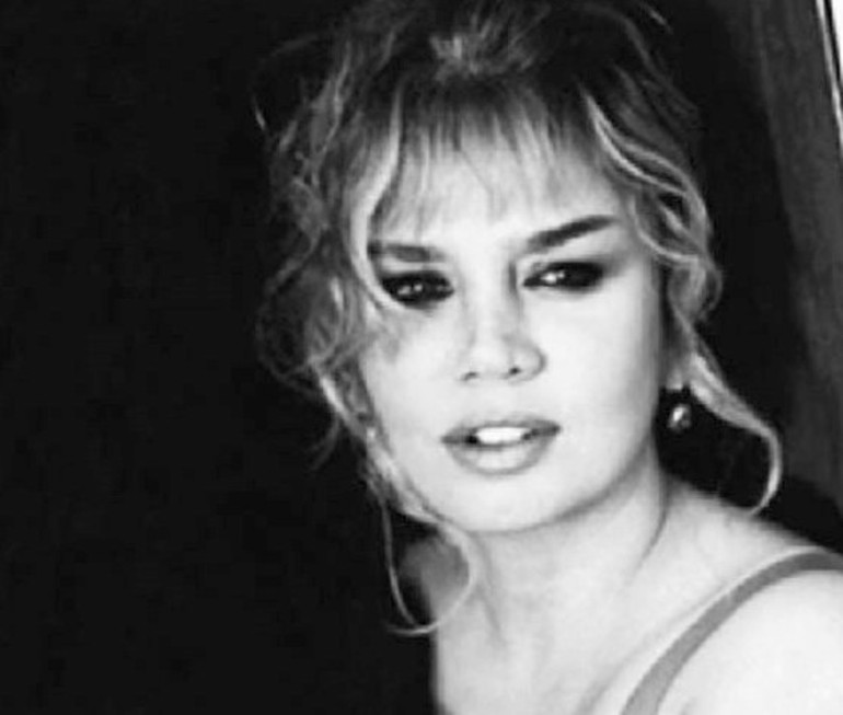 Dışarıdan hep hüzünlü görünürmüşüm