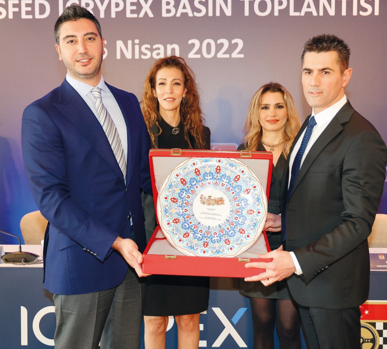 Çağatay Ulusoy, Kıvanç Tatlıtuğ ve Kenan İmirzalıoğluna komşu oluyor