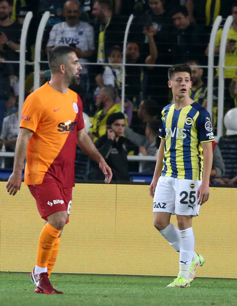 Fenerbahçe - Galatasaray derbisinde Arda Turanın görüntüsü çok konuşuldu