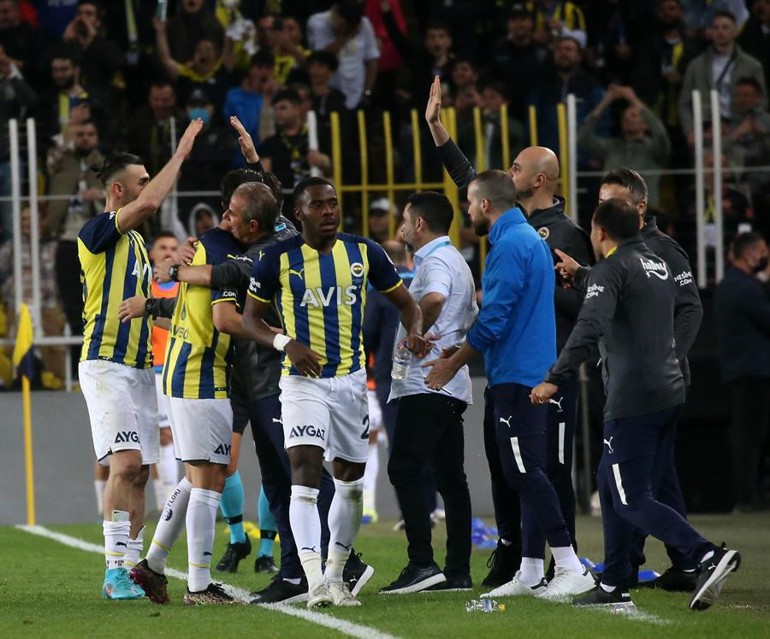 Son Dakika: Spor yazarları Fenerbahçe - Galatasaray derbisi için neler dedi Miha Zajcın golünden 1 dakika önce...