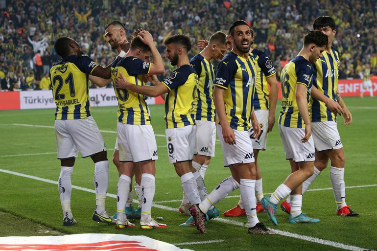 Son Dakika: Spor yazarları Fenerbahçe - Galatasaray derbisi için neler dedi Miha Zajcın golünden 1 dakika önce...
