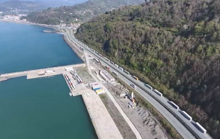 Sonu görünmüyor: 25 kilometrelik TIR kuyruğu