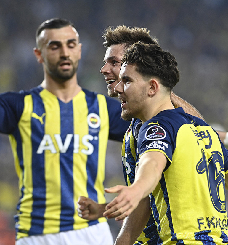 Fenerbahçede gizli kahraman Vitor Pereira Miha Zajcı Ozan Tufana tercih etti, transferde nokta atışı yaptı