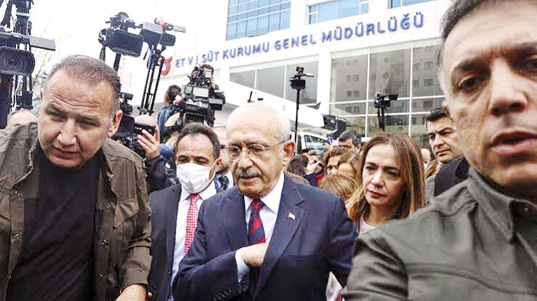 İmran Han, Marine, Orban, Putin ve kimlikler