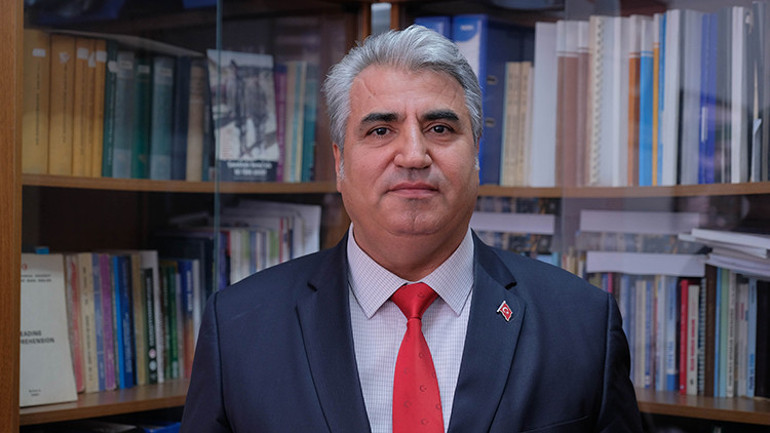 Her yıl pembeye dönen Küçük Göl, bu yıl kahverengi oldu