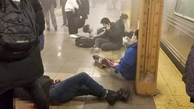 Son dakika: New York metrosunda kanlı saldırı Çok sayıda yaralı var...