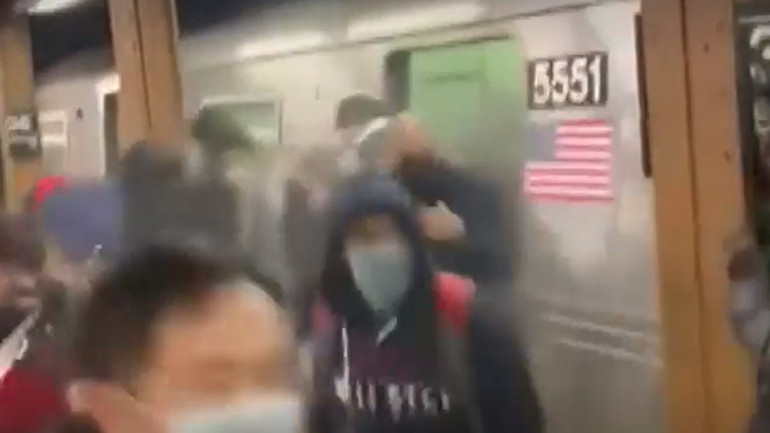 Son dakika: New York metrosunda kanlı saldırı Çok sayıda yaralı var...