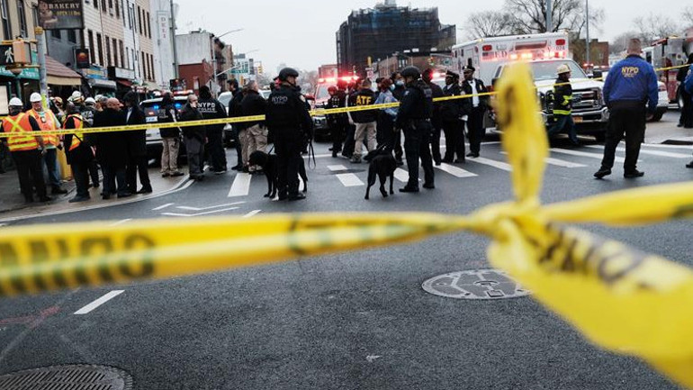 Son dakika: New York metrosunda kanlı saldırı Çok sayıda yaralı var...