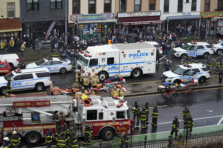Son dakika: New York metrosunda kanlı saldırı Çok sayıda yaralı var...