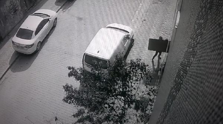 Haltercilere taş çıkardı: 70 kiloluk demir kapağı çaldı