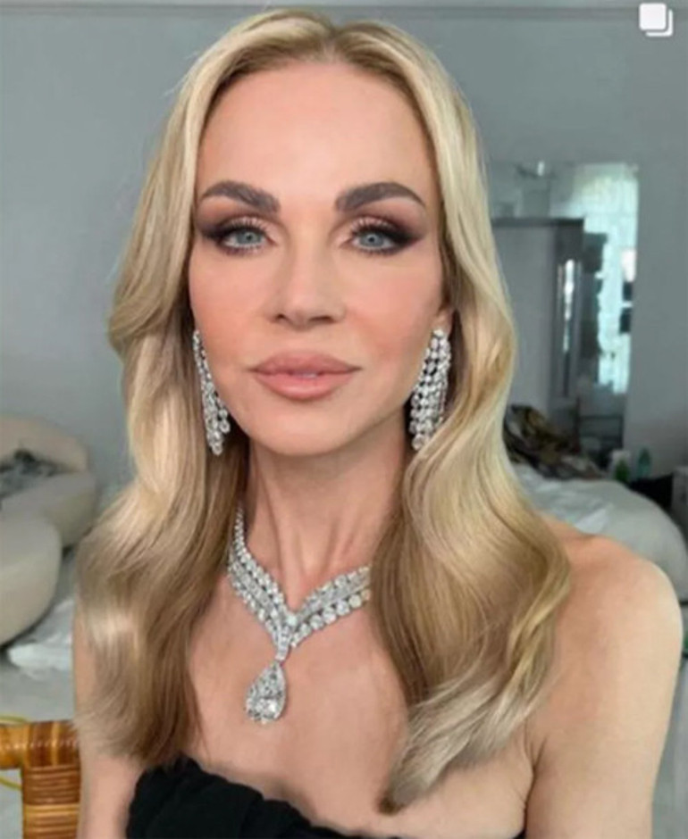 Brooklyn Beckhamın kayınvalidesi 2. Abdülhamide ait elmas gerdanlığı taktı iddiası