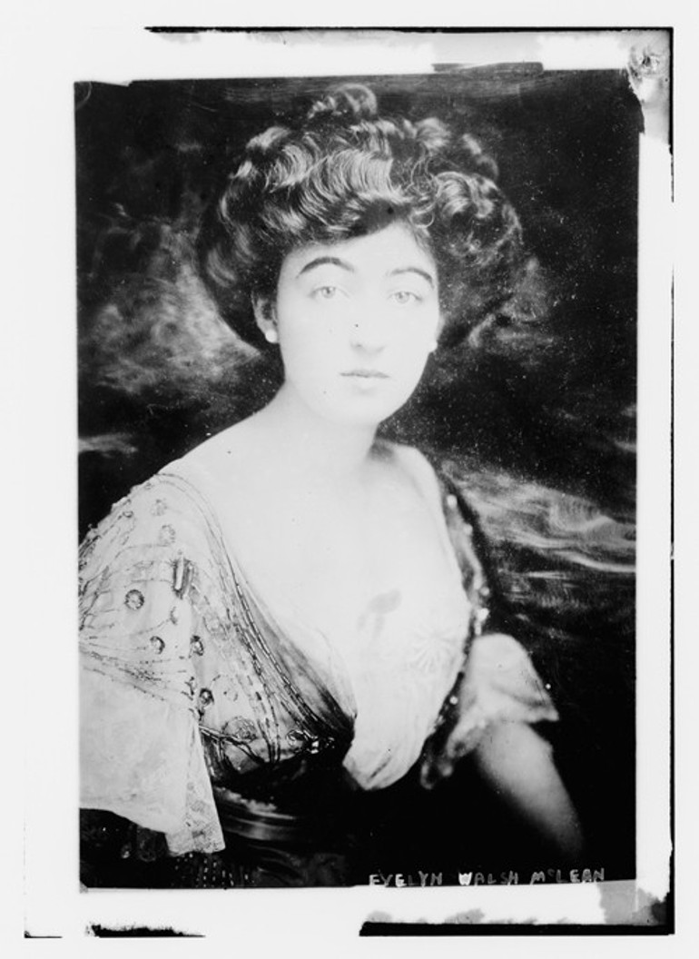 Brooklyn Beckhamın kayınvalidesi 2. Abdülhamide ait elmas gerdanlığı taktı iddiası