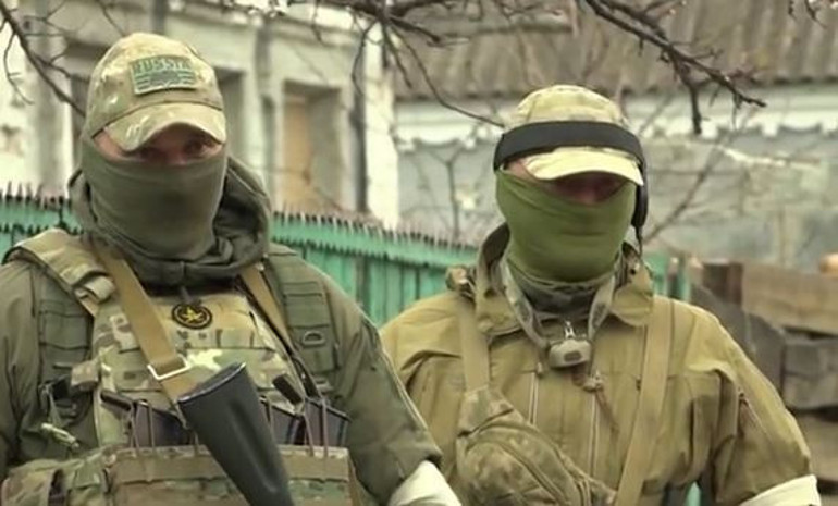 Rusya teslim olan Ukraynalıların görüntüleri paylaştı, Zelenski iddiaları reddetti