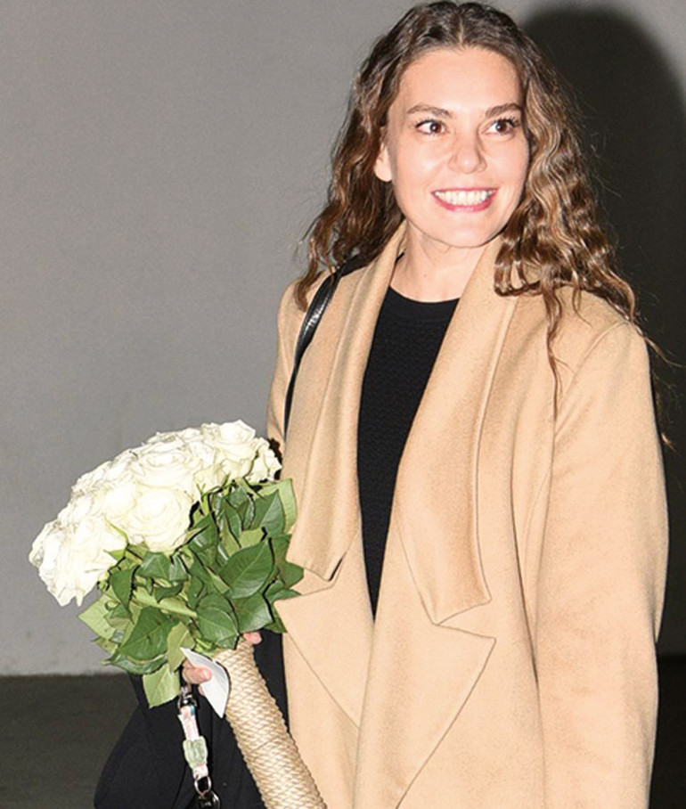 Aslı Enverin ağır misafiri