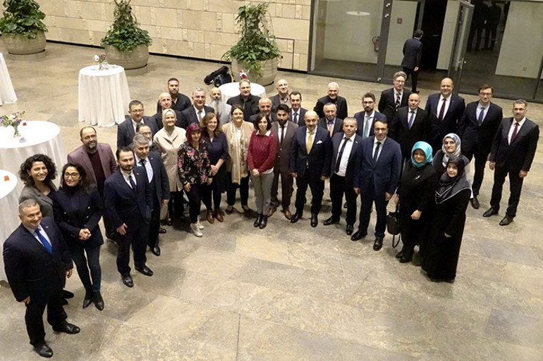 ‘SMA konusunda umut tacirliği yapıyorlar’