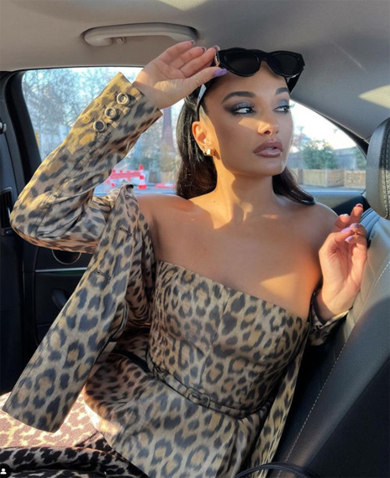 Karnı burnunda Rihanna aldatıldı mı