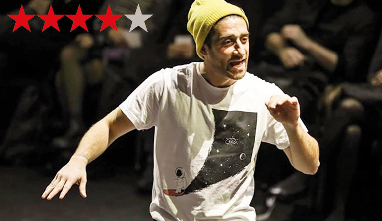 ‘Hayat dudaklarda mey, yaşamak ne güzel şey’