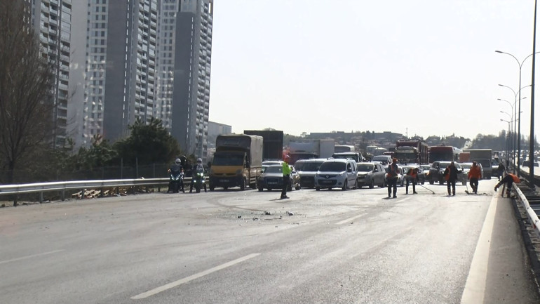 Son dakika... Esenyurt TEMde 9 aracın karıştığı zincirleme kaza: Yaralılar var
