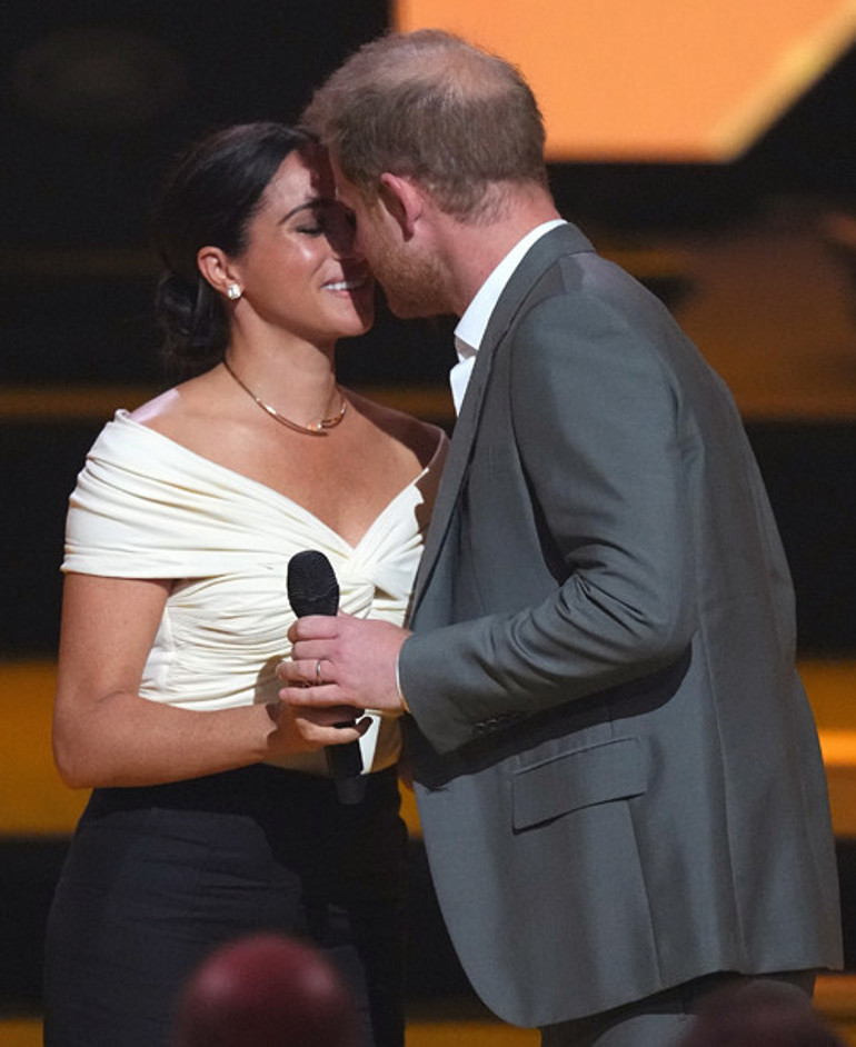 Düşman kardeşler William ile Harry yine ilgi odağında: Onlarla rekabet edemezsiniz Kraliyet ailesi için gizli felaket