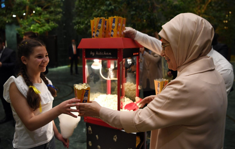 Emine Erdoğan, Ukraynalı savaş mağduru çocukları misafir etti